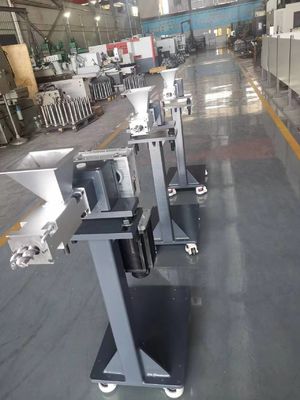 Co-roterende twee-schroef-extrudermachineonderdelen schacht schroefsegment loop en zijvoeder