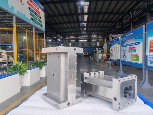 Plastic Twee-schroefsextrudermachinecilinder met koelsysteem Open cilinder